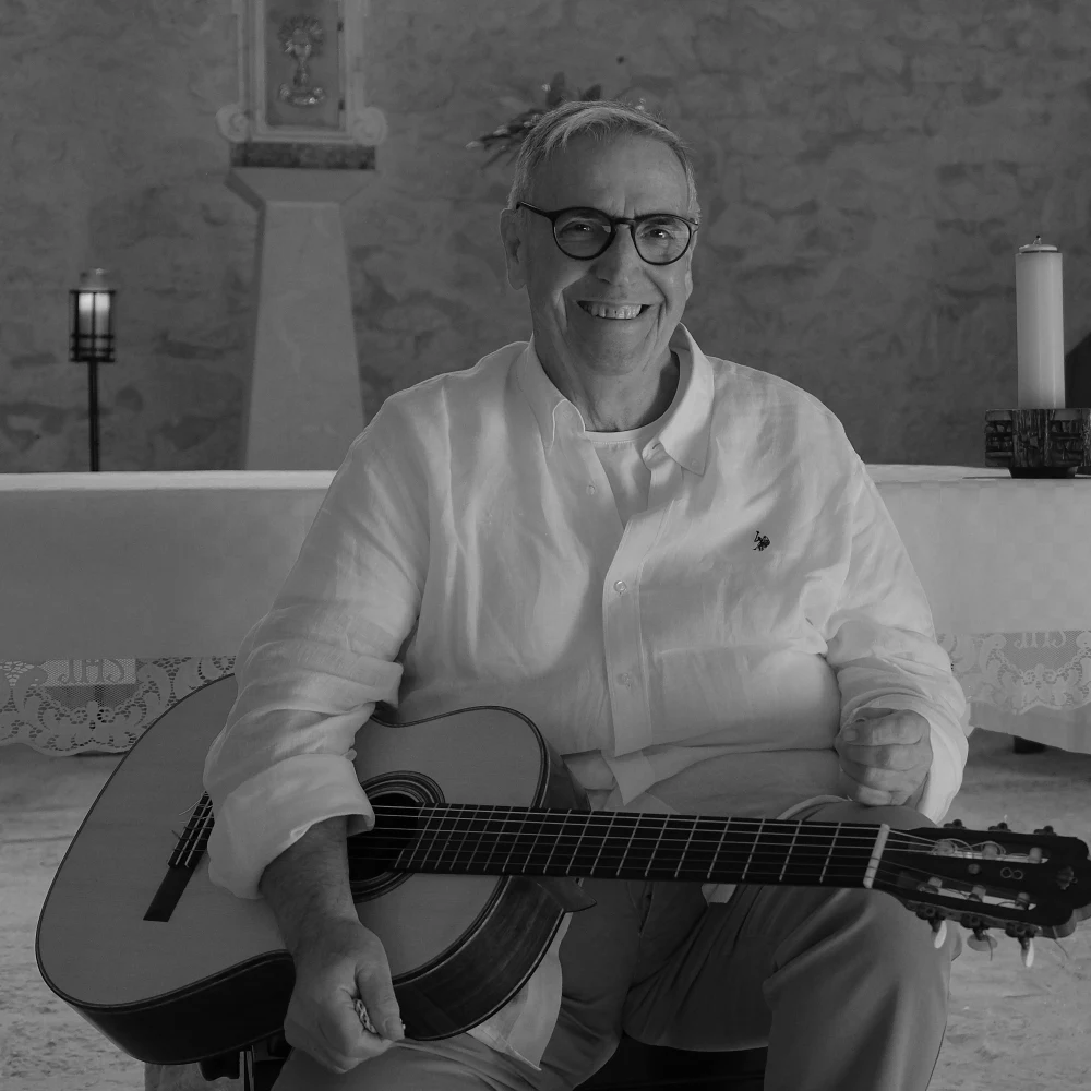 Giovanni Monoscalco con la chitarra